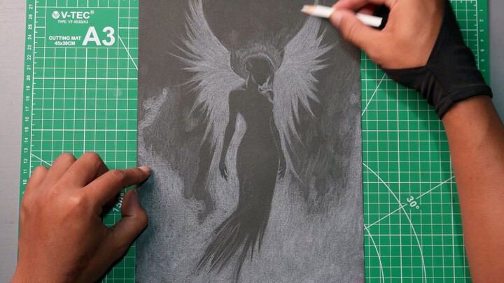 menggambar dikertas hitam ✍️