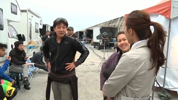 Khi quay bộ phim Con Giáp, Thành Long đã bị các diễn viên mà anh chọn lừa dối và bị phát hiện khi qu