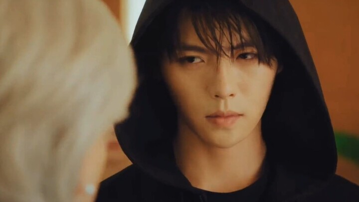 ด้วยฐานะของพี่เสี่ยวแล้ว หวูเซียยังนอนบนโต๊ะได้เลย