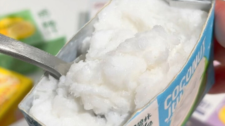 ฉันเจ๋งมากกก!! ไปขุดเจอขนมจิ๋วสำหรับอาหารบนเครื่องบินมาได้เลย! เคยกินครั้งเดียวตอนอยู่บนเครื่องก็ติด