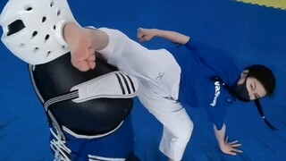 นี่แหละแฟนสาวของพวกคุณที่มักจะเปิดฝาขวดไม่ได้ ( ¨̮ )