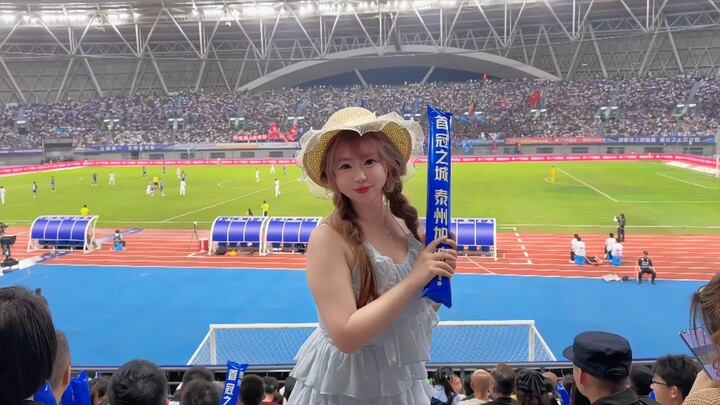 ไปถ่ายทอดสดศึกซูเปอร์ลีกสก็อตแลนด์ แล้วกระโดดเล่นเกม Star Traveler เลย! ใครๆ ก็บอกว่าฉันเป็นคนเข้าสั