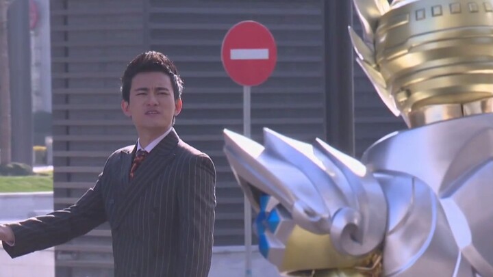 Di antara tiga orang paling kejam di Armor Hero, Li Zi adalah yang terbaik dan menantang Thunder Yat