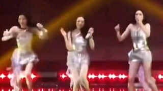 Lucu sekali! Gaya tarian "kram" Zheng Yaxian yang unik sangat kontras dengan rekan satu timnya!