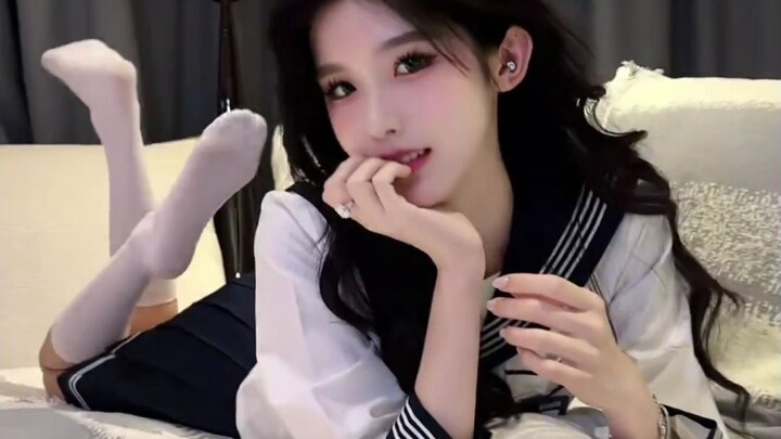 When it comes to love, you’ve gotta talk to your big sis!