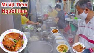 ĐI ĂN MÌ VỊT TIỀM NGƯỜI HOA | Mì vịt tiềm ngon hơn nửa thế kỷ