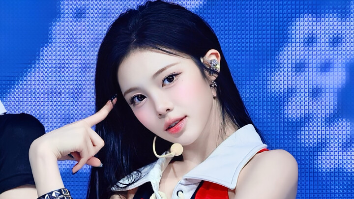 “Bài hát đang phát trong tai nghe là bài gì vậy?” Heats2Hearts – Style, chỉnh sửa sân khấu đổi trang