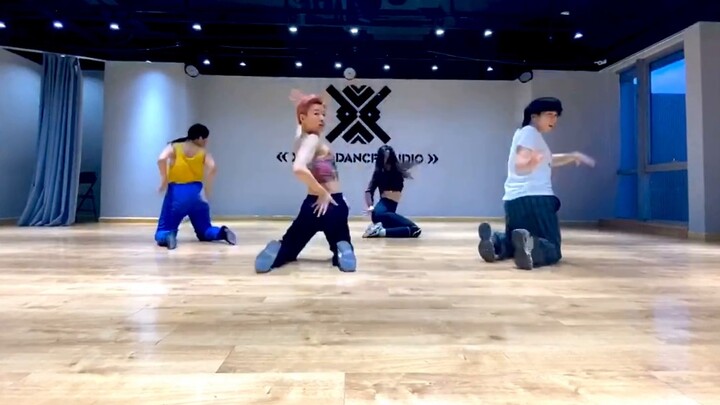 Versi ruang latihan resmi panggung menyanyi "Love Like Fire" Na Yina! Dukung Nana dari Tiongkok Raya