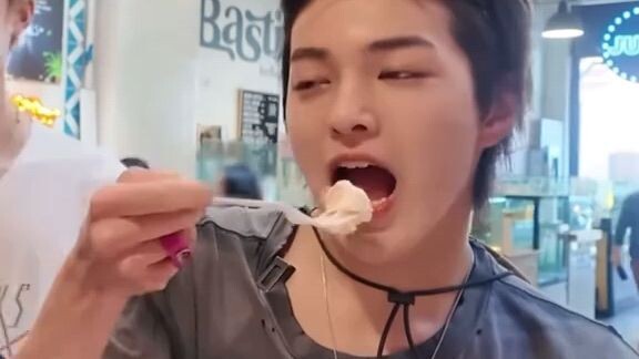 Bi say sữa 😚🍼
