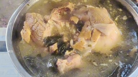 The hard currency of the doomsday era: Dongpo pork elbow canned food