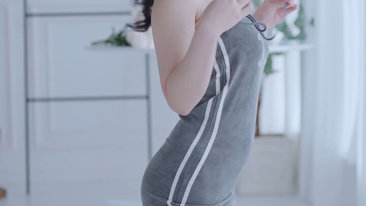 ลุคเดรสเกาะอกเข้ารูปสุดแซ่บของพี่สาวซออึน