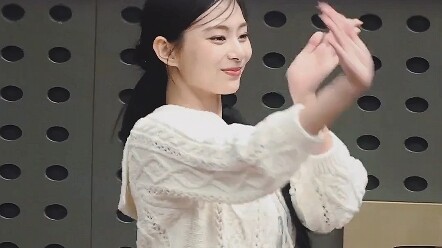 Ziyu's energetic one spark performance on the radio