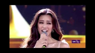 Khánh Vân catwalk trình diễn Dạ hội Miss Universe 2020
