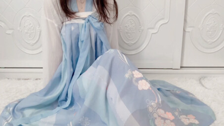 Hari ini yang dibagikan adalah paduan hanfu dengan stoking putih tanpa jejak