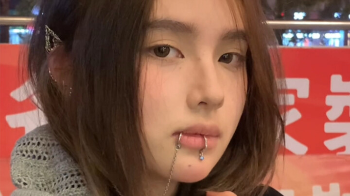 Tolong! Woy, Senmo bagus dari samping, tapi dari depan kok konyol banget...