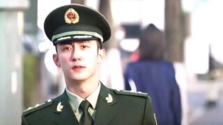 A Vietnamese blogger reposted a photo of Huang Jingyu in uniform, and the Vietnamese were shocked an
