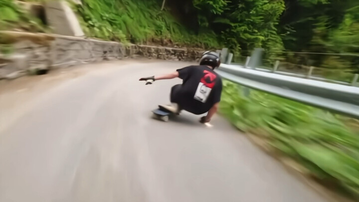 Let’s go, young man—go meet the winds of fate! #ExtremeSports #OzakiEightDisciplines #SkateboardDown