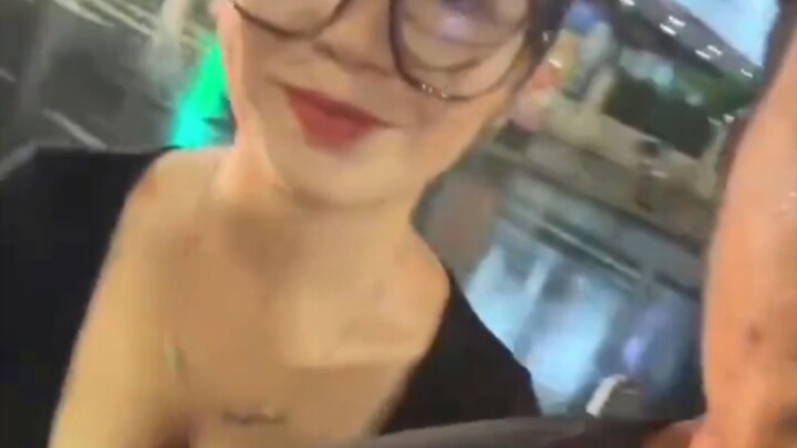 Besar banget, yang aku maksud adalah hujannya.