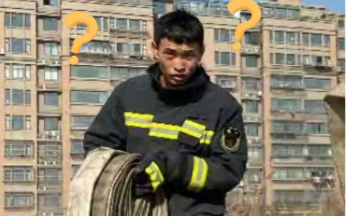 Aku di ponselku VS aku di ponsel ketua kelas!