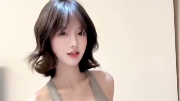 «Hồ sơ nhan sắc đỉnh cao toàn mạng» Số 585: Tiểu Hà Bích Kỳ