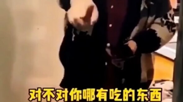 การวางอาหารเดลิเวอรีไว้บนพื้นเป็นการดูถูกเธอ