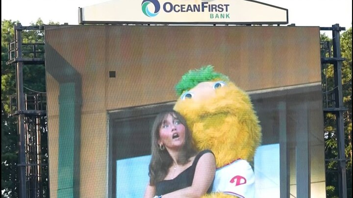 Meniru CEO yang Selingkuh Jadi Meme Global, Cam Coldplay Mendunia di Seluruh AS