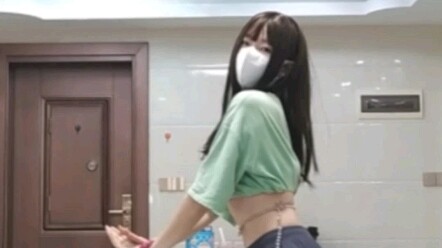rollin （Brave Girls） 跳前吃辣条了  姐妹们