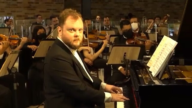 Buổi hòa nhạc “Nhìn chằm chằm”! #NhìnChằmChằmBạn#