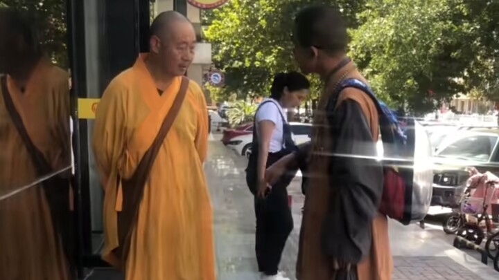 Menyamar sebagai biksu merupakan penghinaan terhadap citra para bhiksu; biksu sejati menegur biksu p
