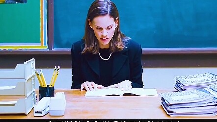 Sự xuất hiện của cô đã cứu vãn cả lớp học đang sa đọa này, và số phận của nhiều học sinh có lẽ cũng 