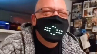 Masker yang bisa menampilkan ekspresi wajah, tidak bisa, aku tertawa tak terkendali, merah menyala, 