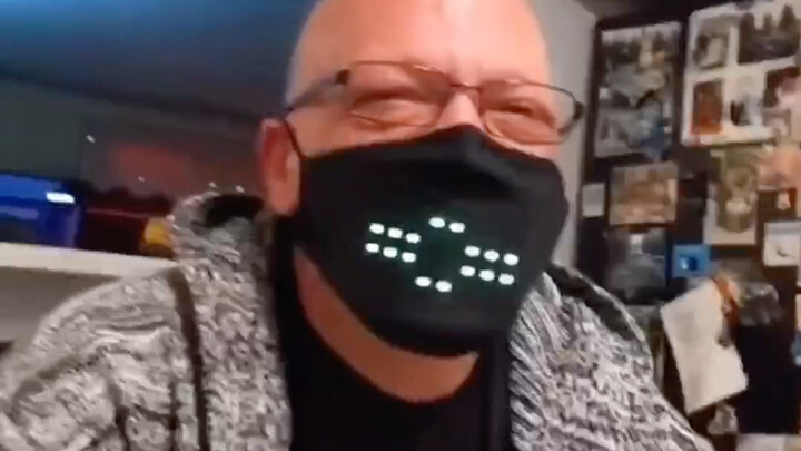 A mask that can display emojis—no way, it's making me laugh so hard I can't stop! Bright and lively,