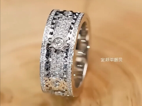 Have you ever seen a lucky ring that can spin?