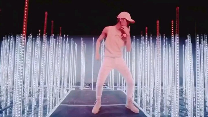 EXO's three main dancers at that time were "Go, KAI", "Hey, Lay" and "Next".