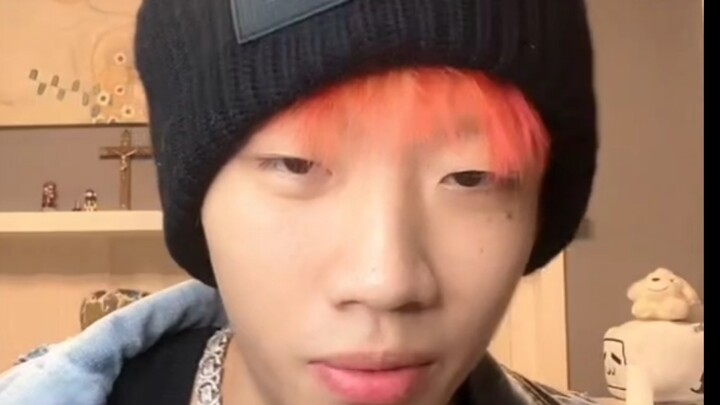 【หยางเหอซู】ไลฟ์สดรีแอ็กชันนักล่าเพลงรัก “พวกเขาสองคนแต่งเพลงรักให้ฉัน ฉันจะไม่ฟังหน่อยได้ไหม?”