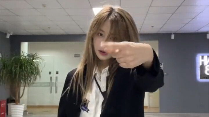 [Yuan Yiqi] SNH48 post-2000s golden-talent idol Yuan Yiqi’s dance cover of a segment from the Youth 