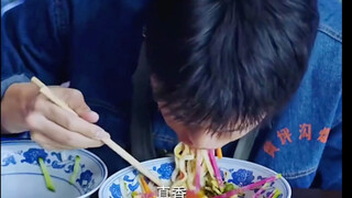 Ở Bắc Kinh, dỡ một xe than có thể uống ba mươi bát trà lớn, hoặc ăn ba xiên thịt cừu nướng.