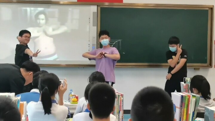 Ke depannya, lihatlah jelas wajah kami bertiga, kami datang, ya untuk menari di Pulau Permata Baru.