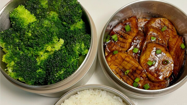 “Saving Money to Pay Off Debt | Meals Under 10 Yuan” – Meal #300, spent 9 yuan: bento featuring sauc