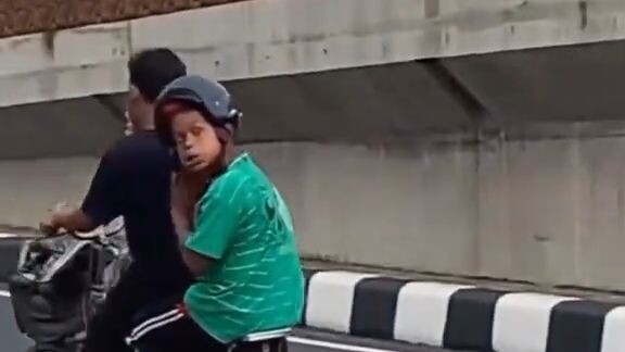 nabrak tiang