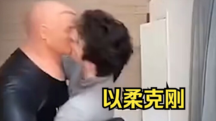 【Hành vi khó hiểu của con người】241 Hút sạch oxy của đối phương để khống chế họ