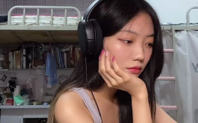 Having a caring boyfriend can make my college life both "happy" and fulfilling.