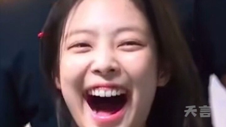 【煎妮正骨的反应】jennie是吃可爱多长大的吧！