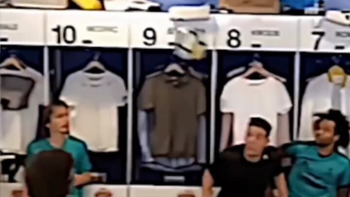 ความสุขของเด็กผู้ชายมันง่ายขนาดนี้เอง (The happiness of boys is that simple)