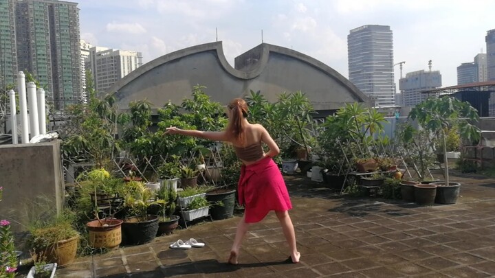 #阿朵的水知道,你知道不知道#衬衫当裙的傣家姑娘☞烫jio的水知道☀