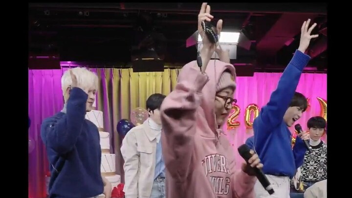 مون سونغ إي - كسوف 2021 (بالتعاون مع ONEUS) [نسخة النجمة الوردية الصغيرة]