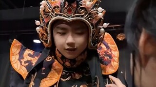 当非遗传承给00后 小伙：看我来给你变个新鲜的！好消息：传下来了。 坏消息：传歪了。