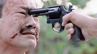 "Kau tidak akan mengambil lima senjata di tanah? Aku lupa!"