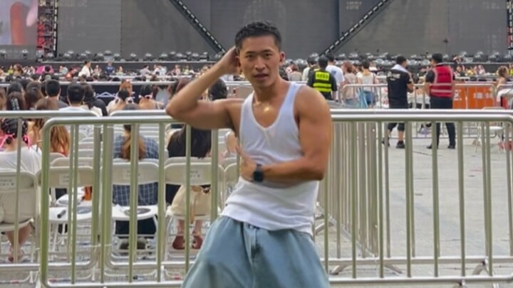 เสียดายที่ไม่ได้แสดงเพลง "Rose Boy" เลยอยากชดเชยตรงนี้เลย