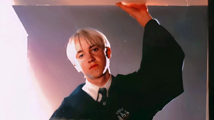 [HP/Draco Malfoy] Dia adalah senja yang gelap dan pagi yang cerah